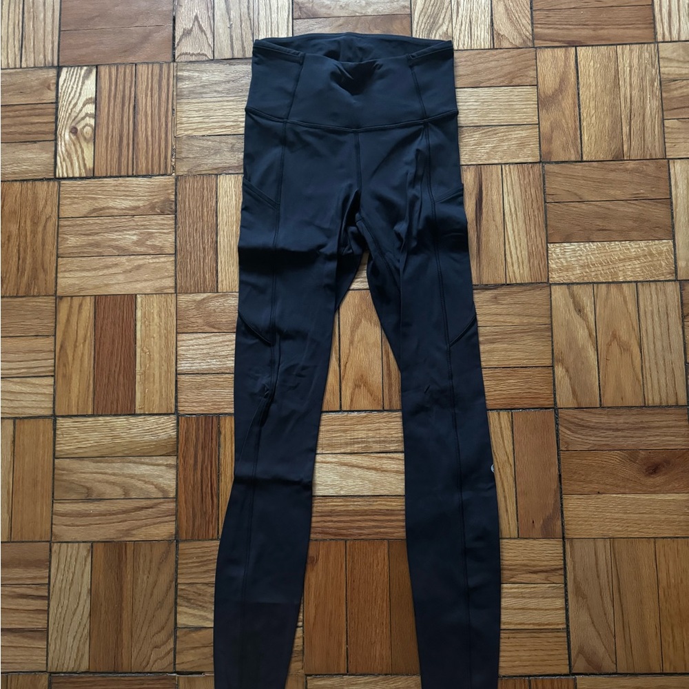 Size 4 Lululemon leggings with pockets
